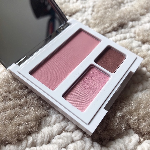 Clinique Travel Compact - Eyeshadow & Blush Set - Picture 5 of 6